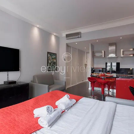 Apartment Palais Miramar - & B31 - Croisette Emplacement Unique - 20m - Wifi - Clim Cannes